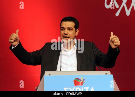 Atene, Grecia. 30 Novembre, 2012. Leader dell'opposizione greco Alexis Tsipras offre un discorso durante la fase di apertura del congresso di riforma della coalizione della sinistra radicale (Syriza) ad Atene, Grecia, 30 novembre 2012. La conferenza mira a unire le forze della coalizione della sinistra radicale e di partiti di sinistra SYRIZA ad una sola parte. Foto: Phasma/arte del fuoco/dpa/Alamy Live News Foto Stock