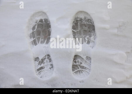 Fresche Orme nella neve closeup Foto Stock