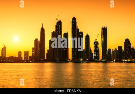 Vista di Dubai a sunrise, EMIRATI ARABI UNITI Foto Stock