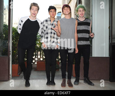 Della band australiana a 5 secondi di estate frequentano un photocall presso Mondadori Piazza Duomo con: 5 secondi d'estate,Luca Hemmings,Michael Clifford,Calum cofano,Ashton Irwin Dove: Milano, Italia Quando: 27 Giu 2014 Foto Stock