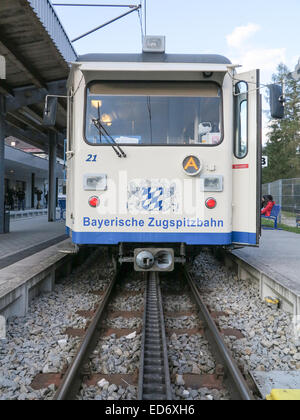 Zugspitzbahn - Ferrovia a cremagliera per la Germania la più alta montagna Zugspitze - Ottobre 2014 Foto Stock