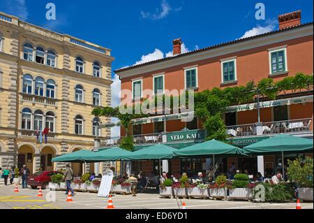 Café nella città vecchia di Labin, Istria, Croazia Foto Stock