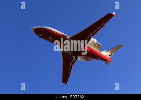 Bombardier Challenger CL-600-2B16 N1500 avvicinamento Aeroporto di Ottawa YOW Canada, Dicembre30, 2014. Foto Stock