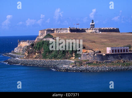 3 aprile 2001 - San Juan, Puerto Rico, noi - Storico Castillo de San Felipe del Morro (castello El Morro o Fort San Felipe del Morro). Una cinquecentesca di cittadella sul nord-ovest del punto più dell'isolotto di Old San Juan, Puerto Rico, è una delle organizzazioni delle Nazioni Unite Sito Patrimonio Mondiale, U.S. Sito Storico Nazionale di San Juan e elencato nel Registro Nazionale dei Luoghi Storici. Oltre due milioni di visitatori ogni anno esplorare, rendendolo uno di Puerto Rico che le principali attrazioni turistiche. (Credito Immagine: © Arnold Drapkin/ZUMA filo) Foto Stock