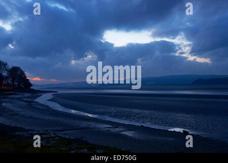 Il Kent estuary al crepuscolo, Arnside, Cumbria, England Regno Unito Foto Stock