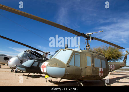 Tucson, AZ, Stati Uniti d'America - 12 Dicembre 2014 : Bell UH-1H Iroquois Medivac Foto Stock