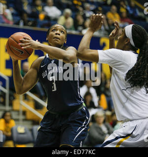 Berkeley CA. 29 dic 2014. Old Dominion F # 3 Chelsea pittore rigido per la vernice ha colpito un jump shot durante il NCAA donna gioco di basket tra Old Dominion Lady monarchi e California Golden Bears 59-79 perso a Hass Pavilion Berkeley in California © csm/Alamy Live News Foto Stock