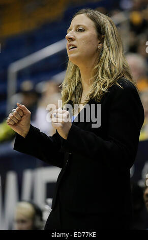 Berkeley CA. 29 dic 2014. California Head Coach Lindsay Gottlieb durante il NCAA donna gioco di basket tra Old Dominion Lady monarchi e California Golden Bears 79-59 vincere a Hass Pavilion Berkeley in California © csm/Alamy Live News Foto Stock