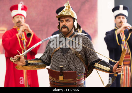 Mehter Takimi - Ottoman Banda Militare e Sultan's Janissary esercito di soldati a museo militare a Harbiye, Istanbul, Turchia Foto Stock