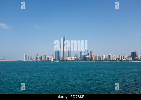 La Abu Dhabi skyline, Emirati Arabi Uniti Foto Stock