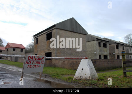 Imber è un villaggio disabitato in parte dell'Esercito britannico di motivi di formazione sulla Piana di Salisbury, Wiltshire, Inghilterra. Foto Stock
