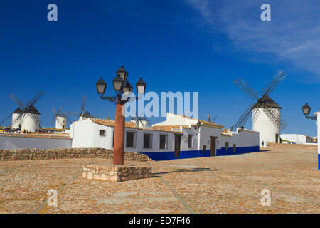 Mulini a vento, Campo de Criptana, itinerario di Don Quijote Ciudad Real Provincia, Castilla-La Mancha, in Spagna Foto Stock