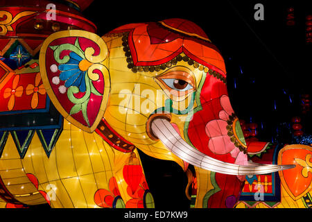 Elefante lanterne cinesi a Longleat, Warminster, Wiltshire. Inghilterra Foto Stock