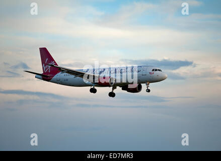 Virgin Atlantic Airlines (Air Lingus) Airbus A320 arrivando a Aberdeen Dyce AirportinGrampian Regione Scozia. SCO 9858. Foto Stock