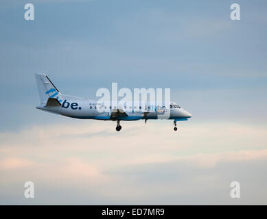 Saab 340B Flybe British European (Loganair) G-LGNE avvicinando Aberdeen Dyce Airport nel nord est della Scozia. SCO 9320 Foto Stock