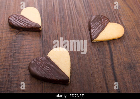 Close up di biscotti di Natale a forma di cuore Foto Stock