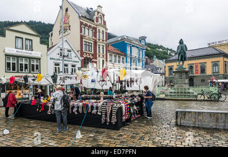 Il famoso mercato del pesce di Bergen in Norvegia Foto Stock