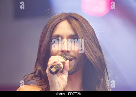 Conchita Wurst esegue al Pride di Londra 2014 dotate di: Conchita Wurst dove: Londra, Regno Unito quando: 28 Giu 2014 Foto Stock