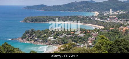 Panorama vista aerea della baia e spiaggia tropicale,Kata e Karon katanoi, in Phuket Thailandia Foto Stock