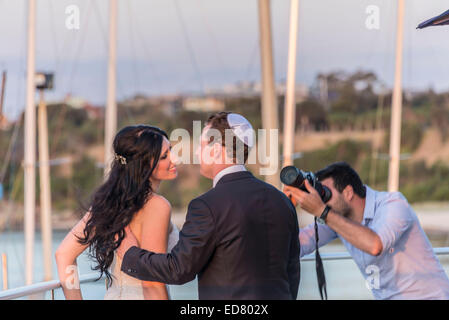 Nozze a sandringham yacht club jewish sposa e lo sposo con il fotografo Foto Stock