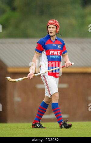 Kingussie shinty player Ronald Ross MBE raffigurato nella stagione 2014. Foto Stock