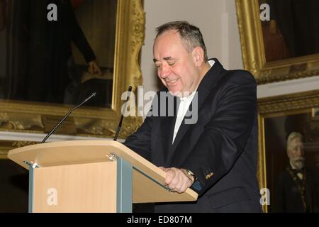 Scottish Primo Ministro Alex Salmond risolve un raduno in casa di città, Inverness poche settimane prima di lasciare il posto. Foto Stock