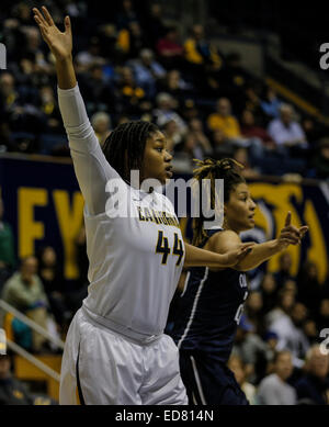 Berkeley CA. 29 dic 2014. California F # KC acque chiamata per un passaggio in vernice durante il NCAA donna gioco di basket tra Old Dominion Lady monarchi e California Golden Bears 79-59 vincere a Hass Pavilion Berkeley in California © csm/Alamy Live News Foto Stock