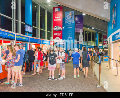 Tennis Australian Open di asta leva arena tifosi fuori dopo la partita sulla strada di casa Foto Stock