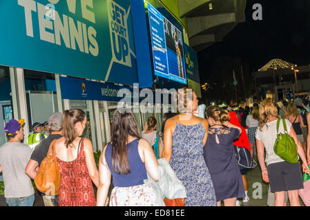 Tennis Australian Open di asta leva arena tifosi fuori dopo la partita sulla strada di casa Foto Stock