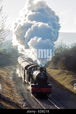 Treno a vapore del Gloucestershire e Warwickshire Railway avvicinando Toddington, Gloucestershire, Regno Unito Foto Stock
