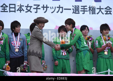 Tokyo, Giappone. 1a gen, 2015. (L-R) Principessa Hisako Takamado, Azusa Iwashimizu (Beleza) calcio /Soccer : trentaseiesima Imperatrice Cup tutto il Giappone Calcio femminile campionato a Ajinomoto Stadium a Tokyo in Giappone . © AFLO SPORT/Alamy Live News Foto Stock