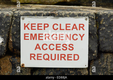 Accesso di emergenza richiedono - mantenere chiaro segno Foto Stock