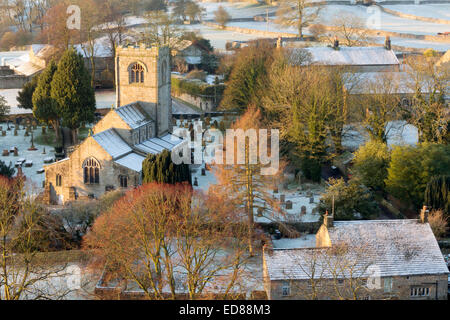 Burnsall villaggio sul fiume Wharfe in Wharfedale, Yorkshire Dales, Inghilterra. Foto Stock