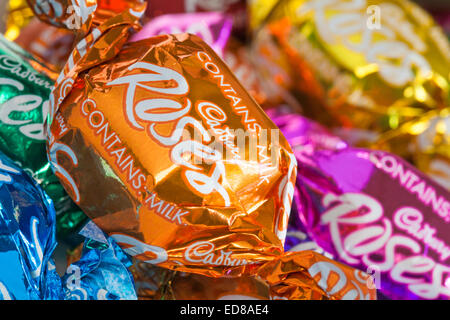 Diffusione della Cadbury Roses cioccolatini rimosso dalla scatola - Cadburys selezione Rose Foto Stock