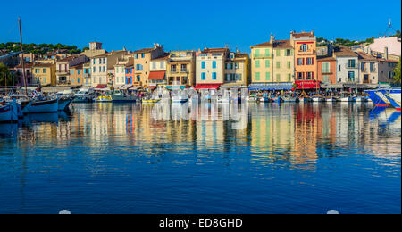 Porto di Cassis, villaggio di Cassi, sud della Francia, in Provenza, nei pressi di Marsiglia Foto Stock