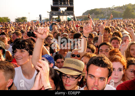 BENICASIM, Spagna - 19 Luglio: persone (ventilatori) a FIB (Festival Internacional de Benicassim) 2013 Festival. Foto Stock