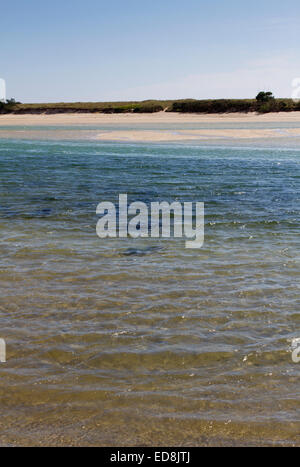 La Mer Blanche laguna di marea a Le Letty in Bretagna con il blu del cielo Foto Stock