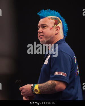 Londra, Regno Unito. 01 gen 2014. William Hill PDC Mondiale Campionato di freccette. Quarto round finale. Peter Wright (5) [SCO] in azione durante il suo gioco con Gary Anderson (4) [SCO]. © Azione Sport Plus/Alamy Live News Foto Stock