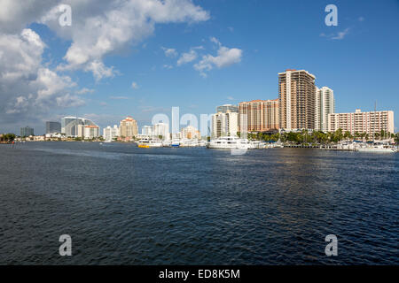 Ft. Lauderdale, Florida. Intracoastal Waterway guardando a nord verso W Hotel. Foto Stock