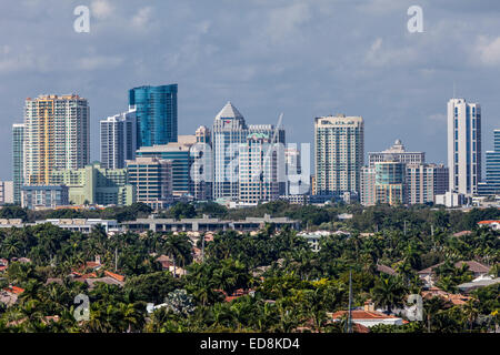 Ft. Lauderdale, Florida. Skyline da Atlantic Boulevard. Foto Stock