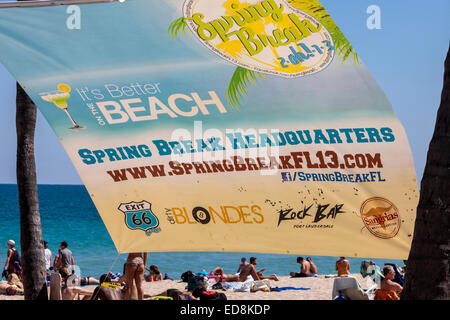 Ft. Lauderdale, Florida. Spiaggia la scena; Spring Break Banner. Foto Stock