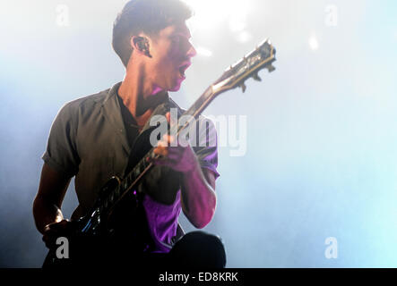 BENICASIM, Spagna - 20 Luglio: Arctic Monkeys concerto di banda prestazioni a FIB (Festival Internacional de Benicassim) 2013 Festival. Foto Stock
