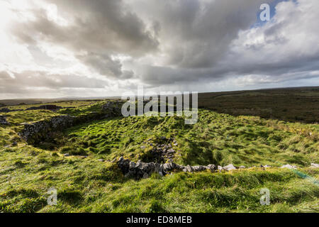 Involucro interno di Cathair Chomain stone fort, Co. Clare, Irlanda Foto Stock