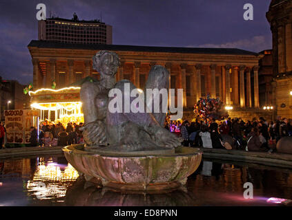 Victoria Square di Birmingham, il fiume al crepuscolo, West Midlands, Inghilterra, Regno Unito - l'alluvione nella Jacuzzi Foto Stock