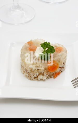 Aspic di pollo con le carote a forma di cuore, vista dall'alto Foto Stock