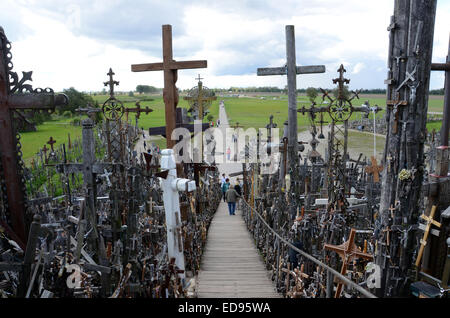 La Collina delle Croci in Lituania attraversa il santuario Cattolico Foto Stock