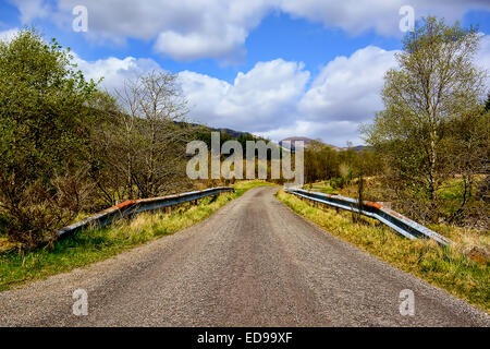 Il superbo scenario guardando giù Glen Orchy nelle Highlands della Scozia Foto Stock