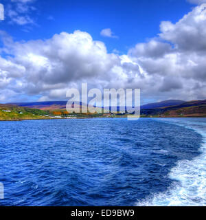 Dicendo il nostro addio all'Isola di Skye come lasciamo Uig rendendo il nostro modo per Tarbert sull'Isle of Harris nelle Ebridi Esterne, S Foto Stock