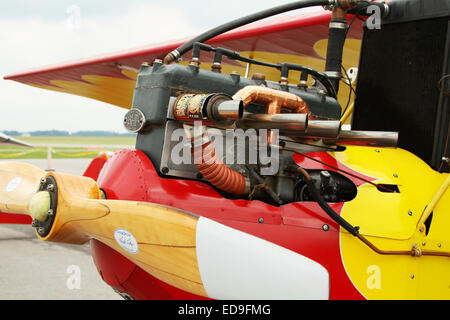 Motore Ford con tag Aero Engines BHP DCIM USA. Pietenpol Air Camper. Aeroplano giallo. Eventualmente personalizzato costruito sperimentale o una r Foto Stock