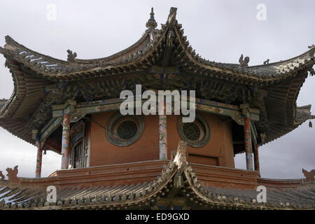 Dettaglio del tetto, Choijin Tempio Lama museo, ad Ulaan Baatar, Mongolia Foto Stock